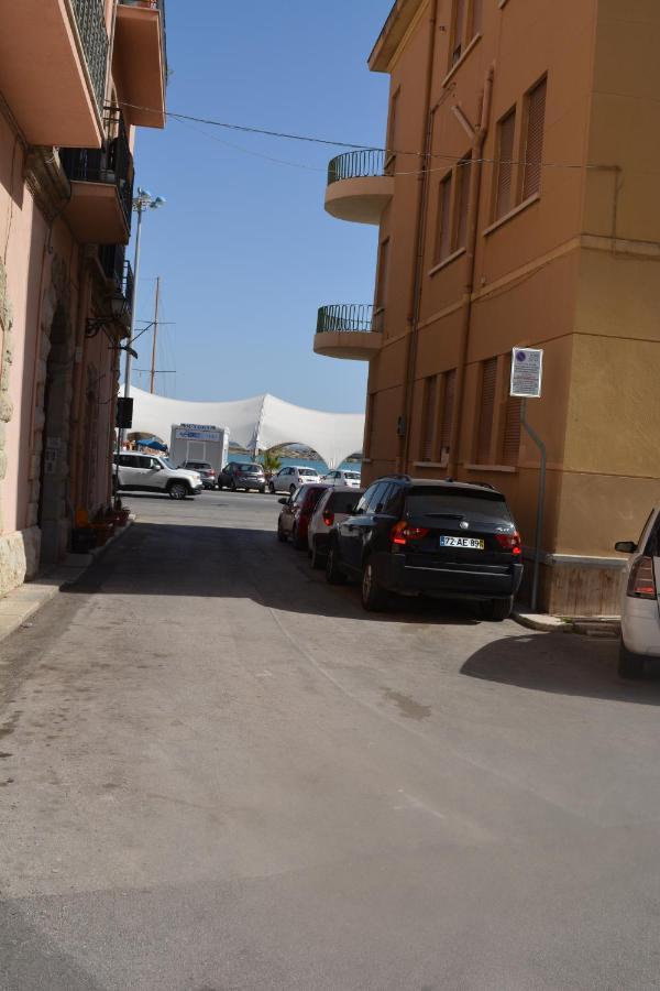 Al Civico 1 Apartments Trapani Kültér fotó