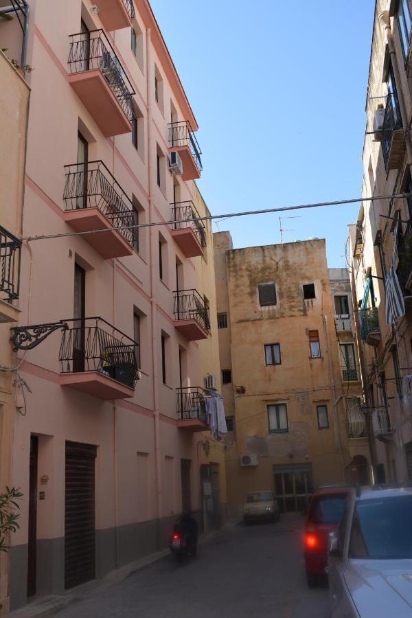 Al Civico 1 Apartments Trapani Kültér fotó