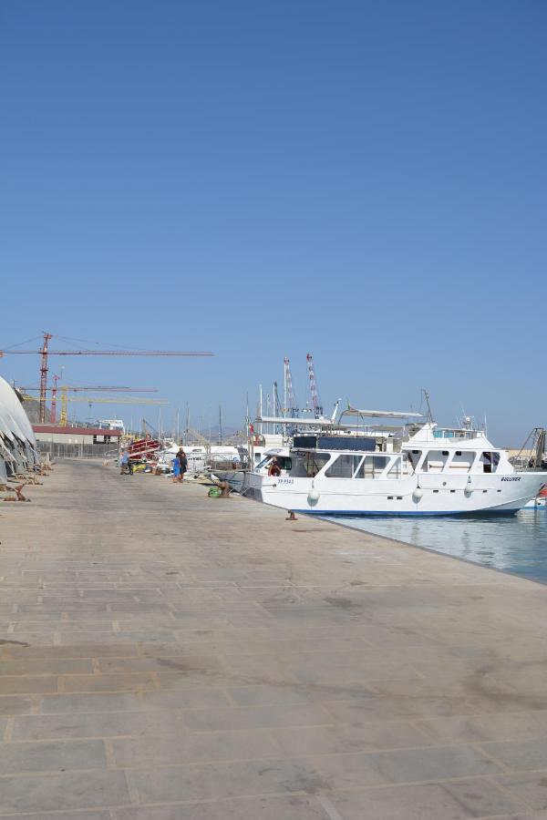 Al Civico 1 Apartments Trapani Kültér fotó